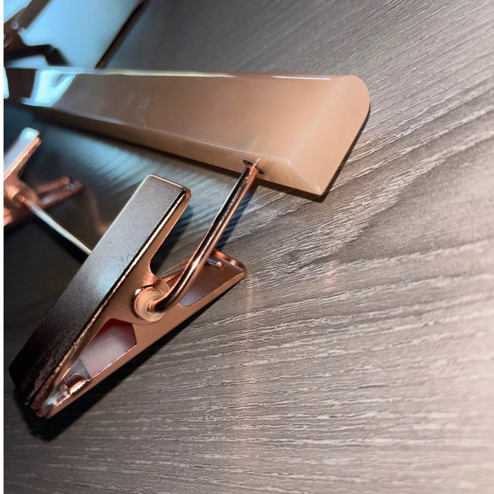 Kitana‎ Set of 3 Acrylic Rose Gold Hangers Skirt Pant Clips Peach Pink Boutique